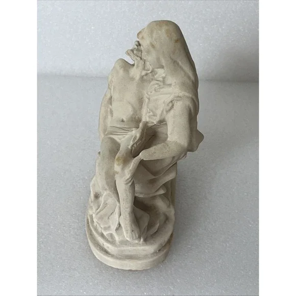Pieta VTG Sculpture, Mary Cradling Jesus's Body After His Descent From The Cross - Picture 14 of 16